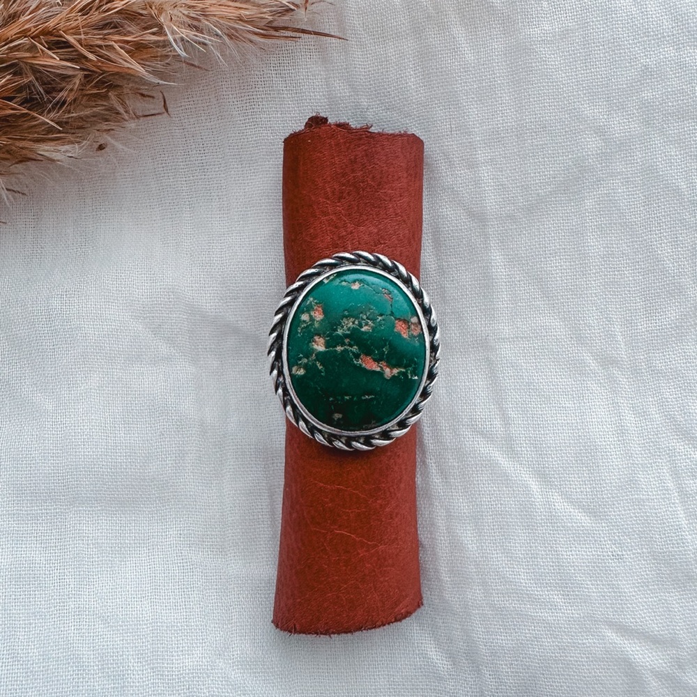 Vintage Size 7 turquoise and silver ring